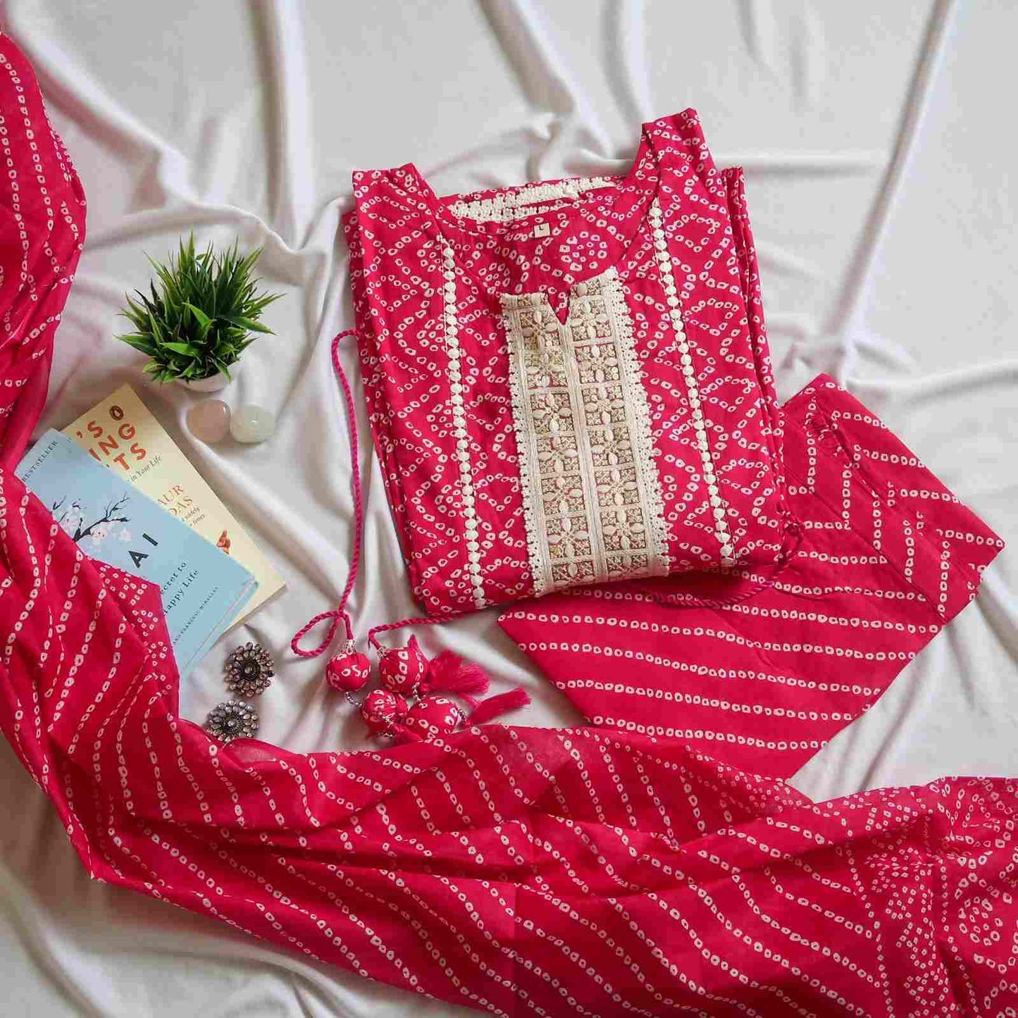 Gulabi Aankhein Bandhej Romance Suit